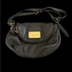 Marc Jacobs gray leather Natasha crossbody purse